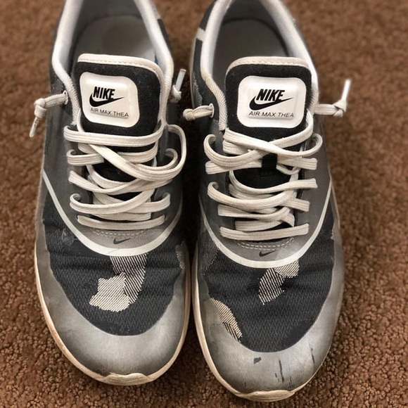 Silver and grey Nike Air Max Thea’s - Picture 2 of 3